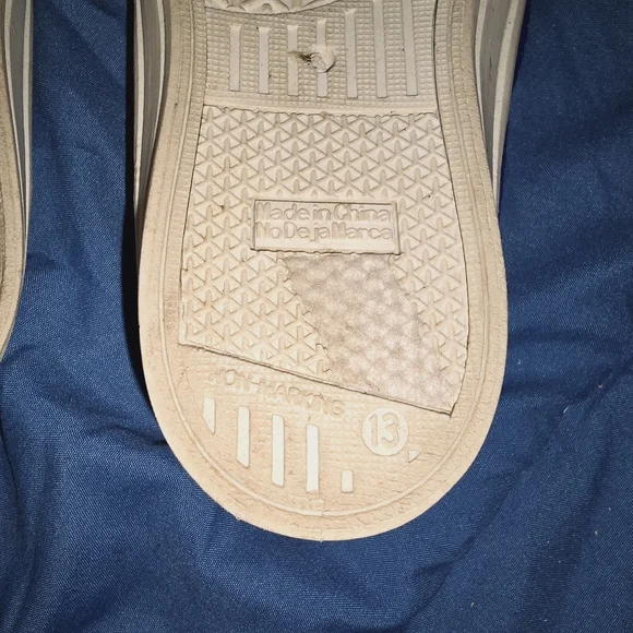 Wonder Woman slip on shoes little girl size 13 - Picture 4 of 4